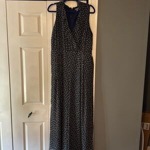 Point sub women’s jumpsuit. With belt.